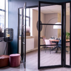 Twee binnendeuren met veiligheidsglas in de eetkamer