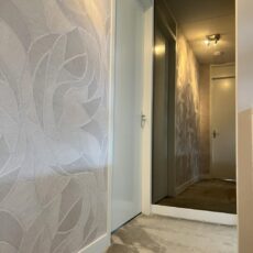 Wandspiegel op maat in moderne gang