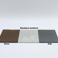 Samples van gekleurde spiegels in de kleuren brons, standaard verzilverd en grijs smoke.