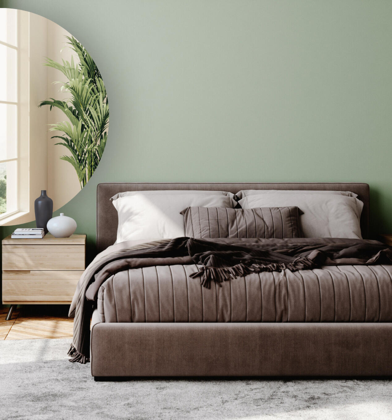 Een verzilverde spiegel halfrond in een slaapkamer