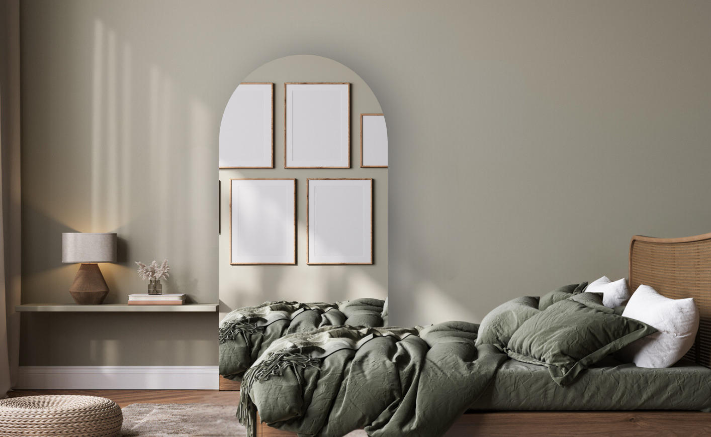 Moderne spiegel in een boogvorm